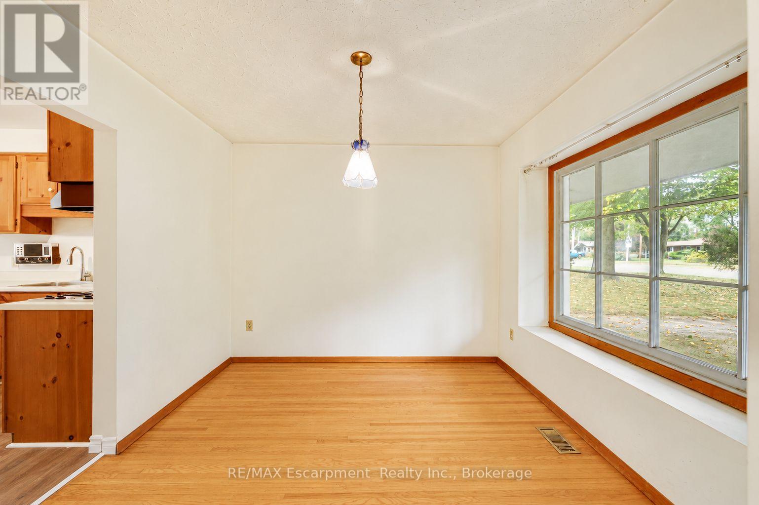 326 Walkers Line Property Photo 7