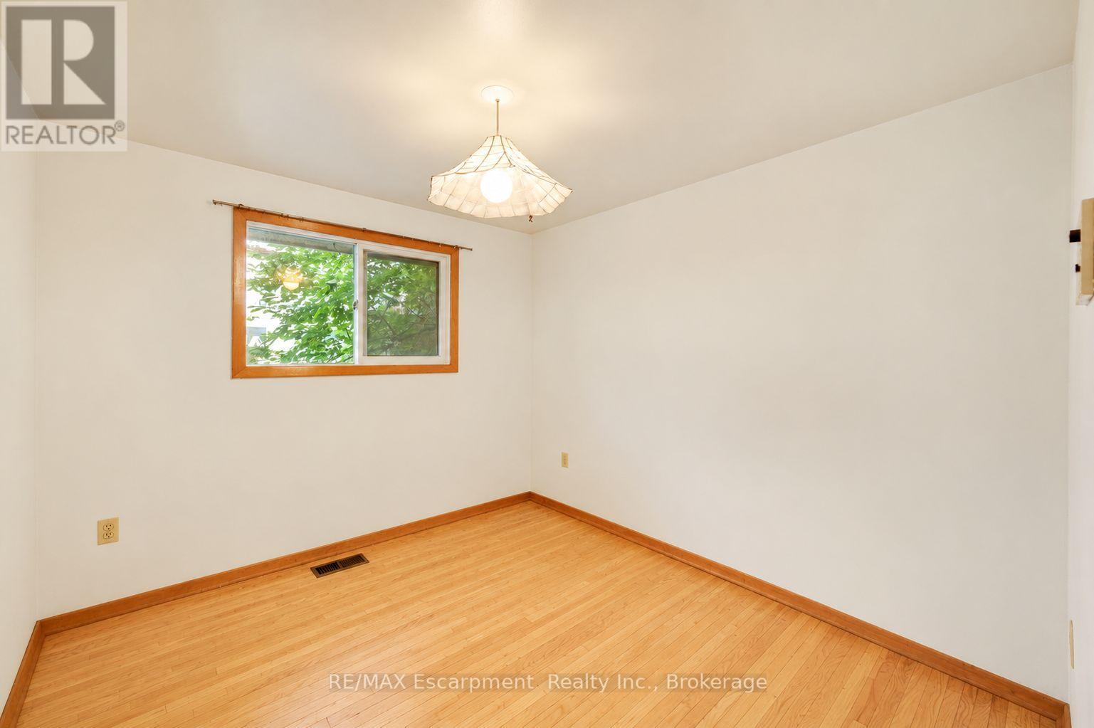 326 Walkers Line Property Photo 11