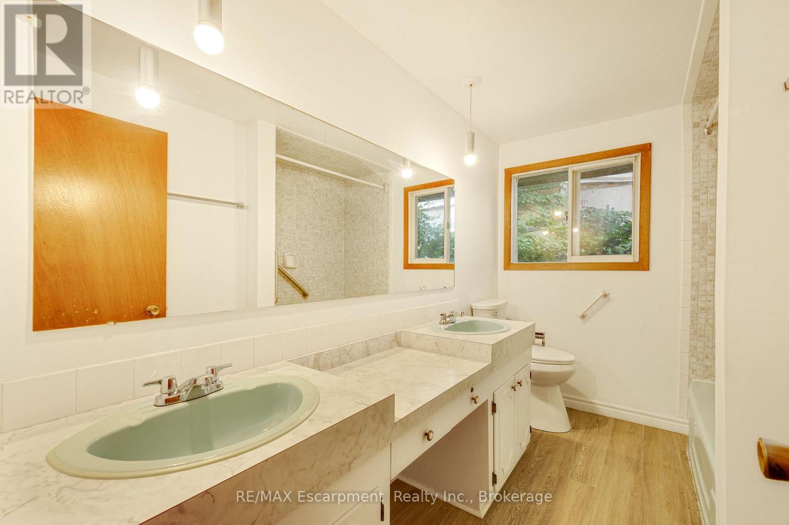 326 Walkers Line Property Photo 12
