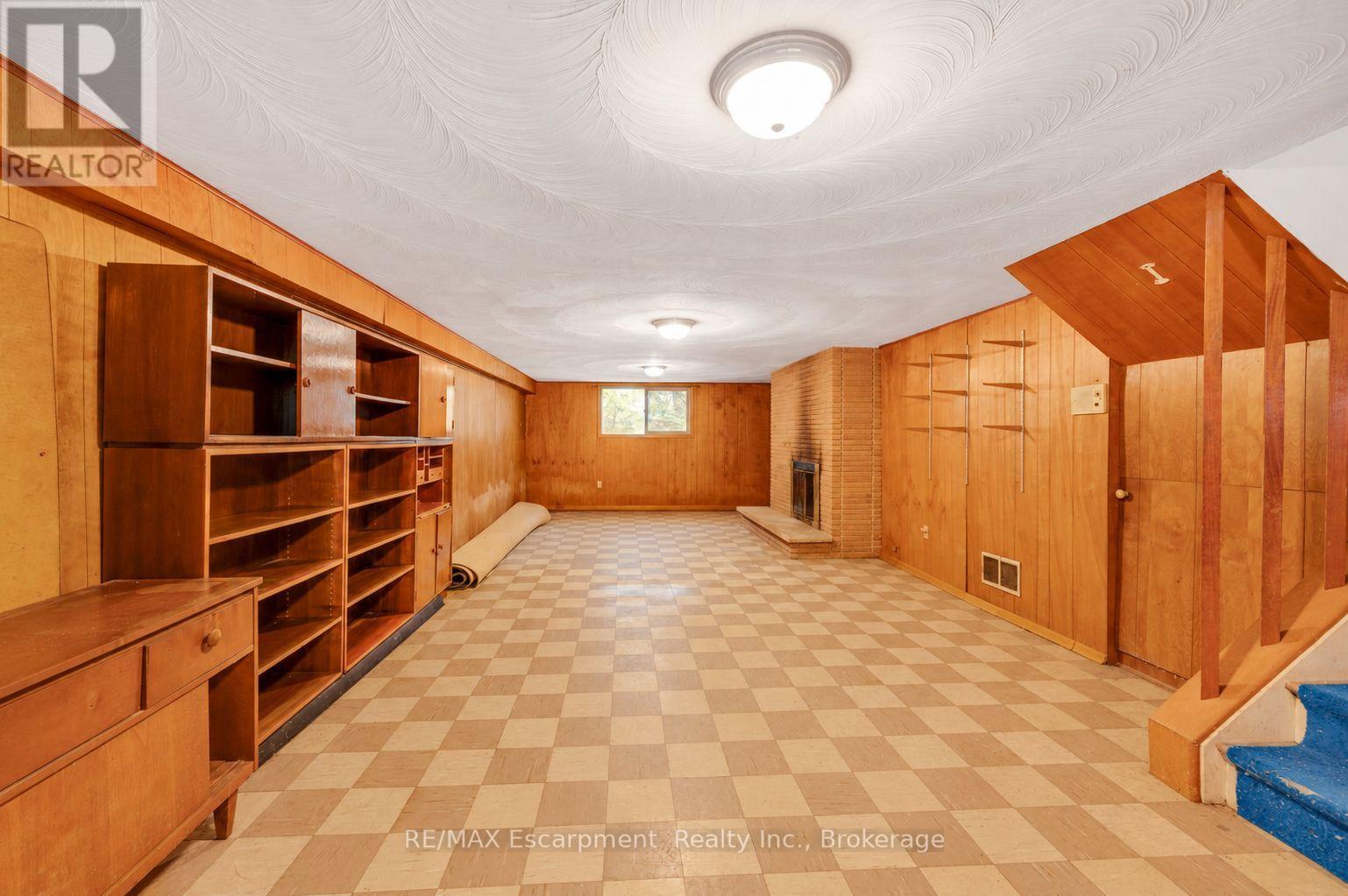 326 Walkers Line Property Photo 13