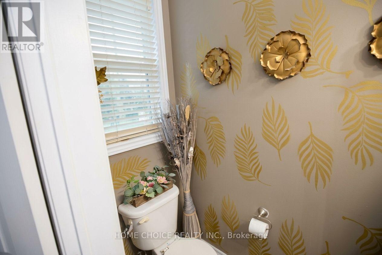 34 - 3275 Stalybridge Drive Property Photo 5