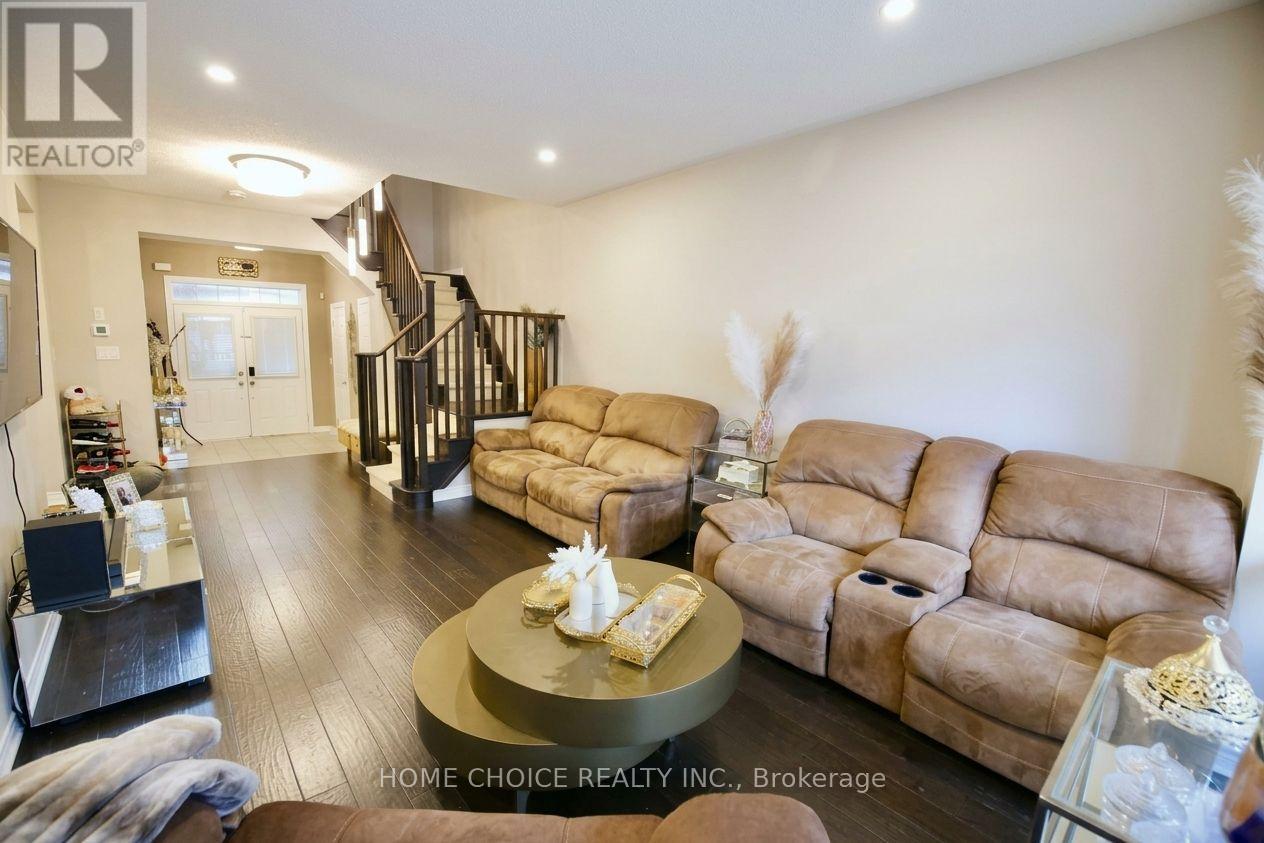 34 - 3275 Stalybridge Drive Property Photo 9