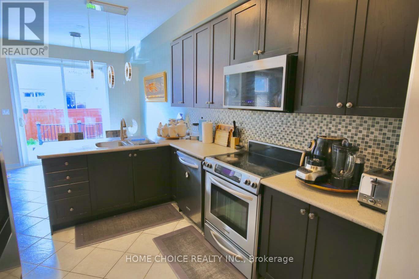 34 - 3275 Stalybridge Drive Property Photo 10