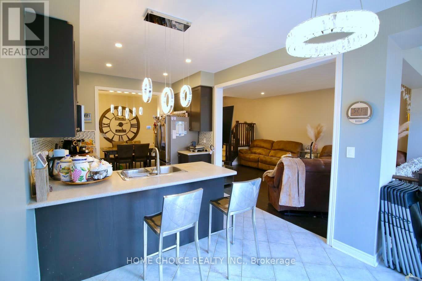 34 - 3275 Stalybridge Drive Property Photo 14