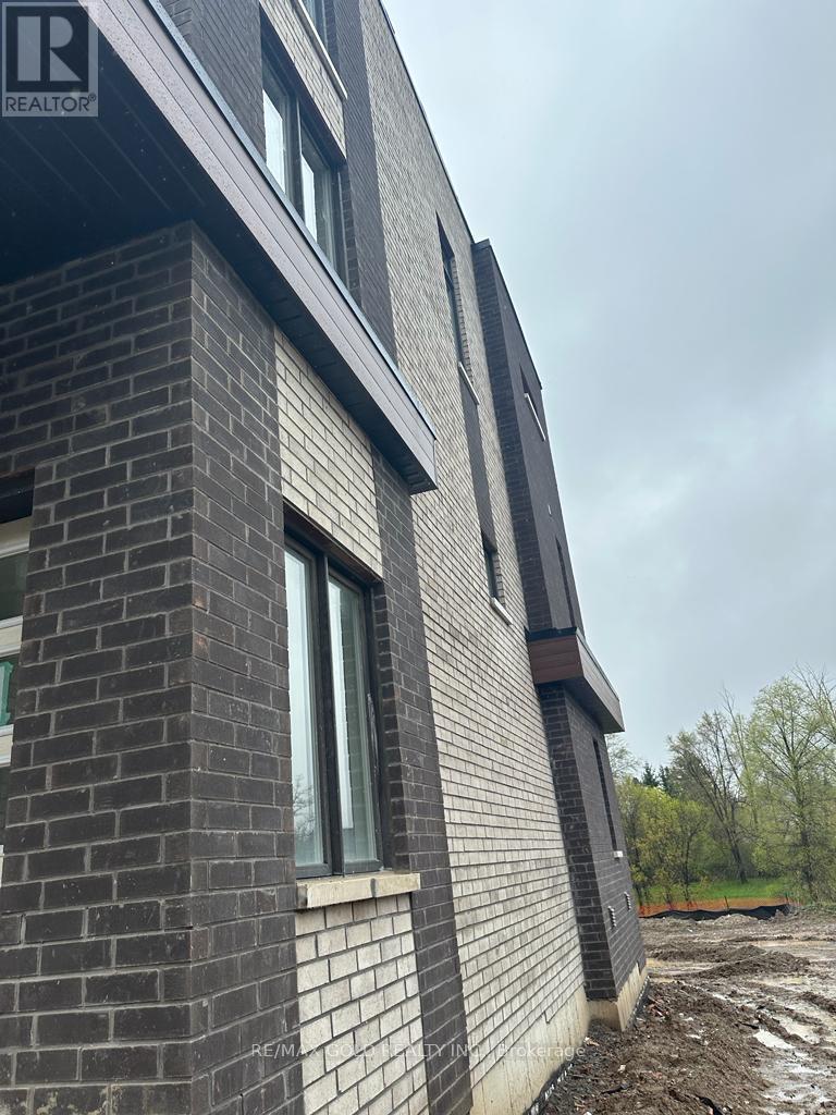 43 Queenpost Drive Property Photo 2