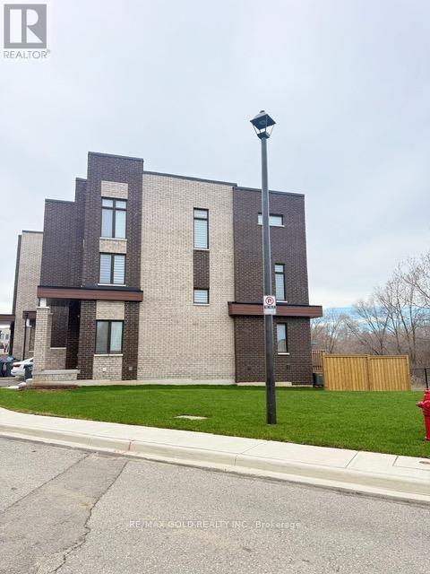 43 Queenpost Drive Property Photo 3