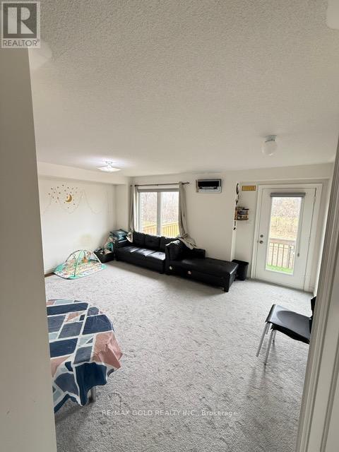 43 Queenpost Drive Property Photo 11