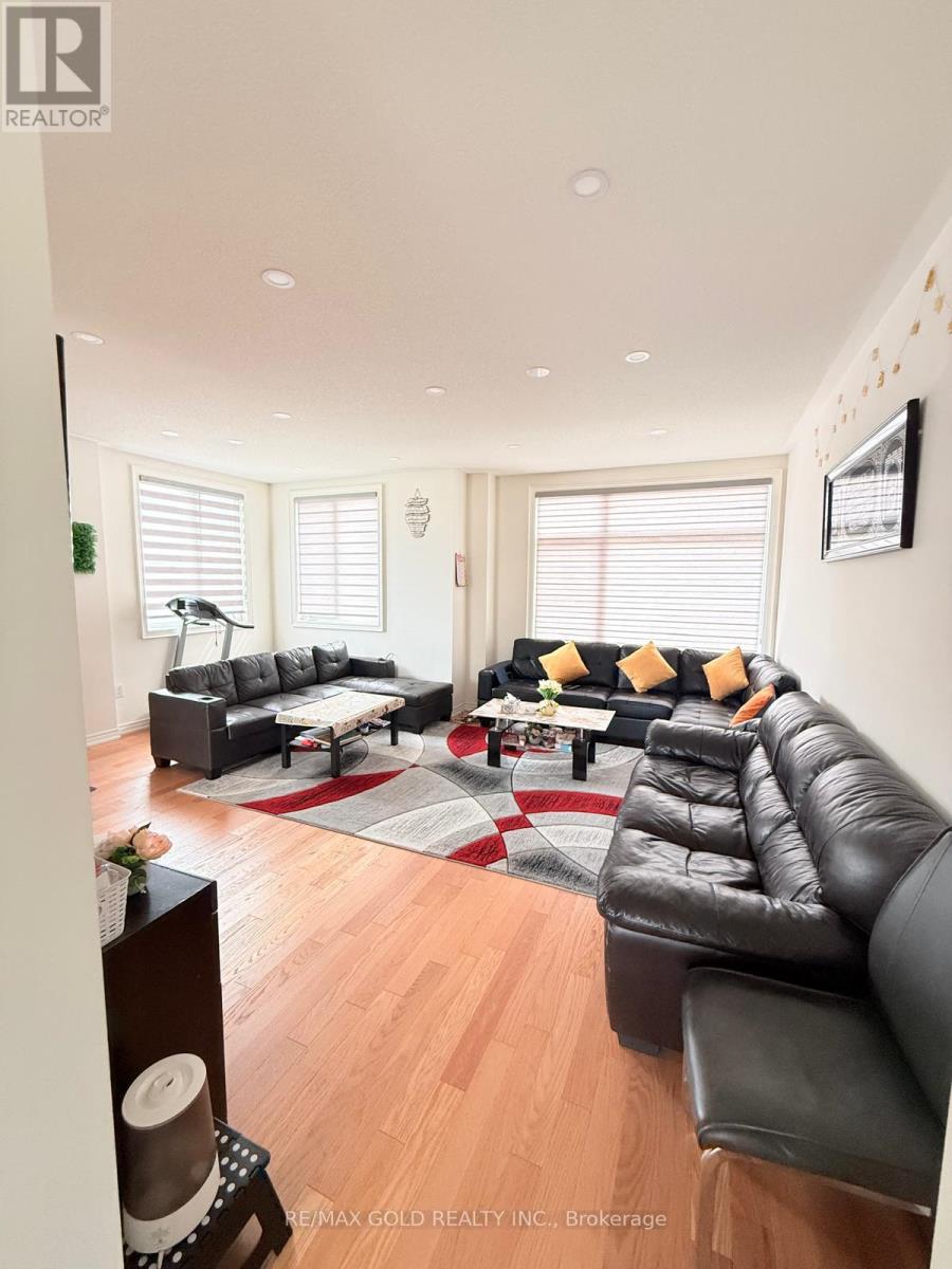 43 Queenpost Drive Property Photo 31