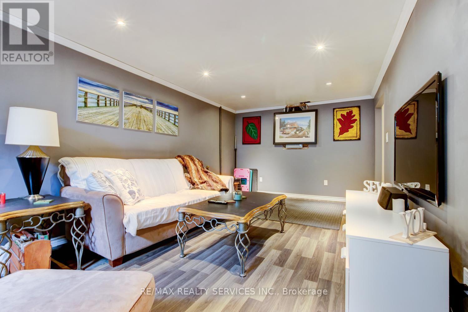 16 Cavalier Court Property Photo 34
