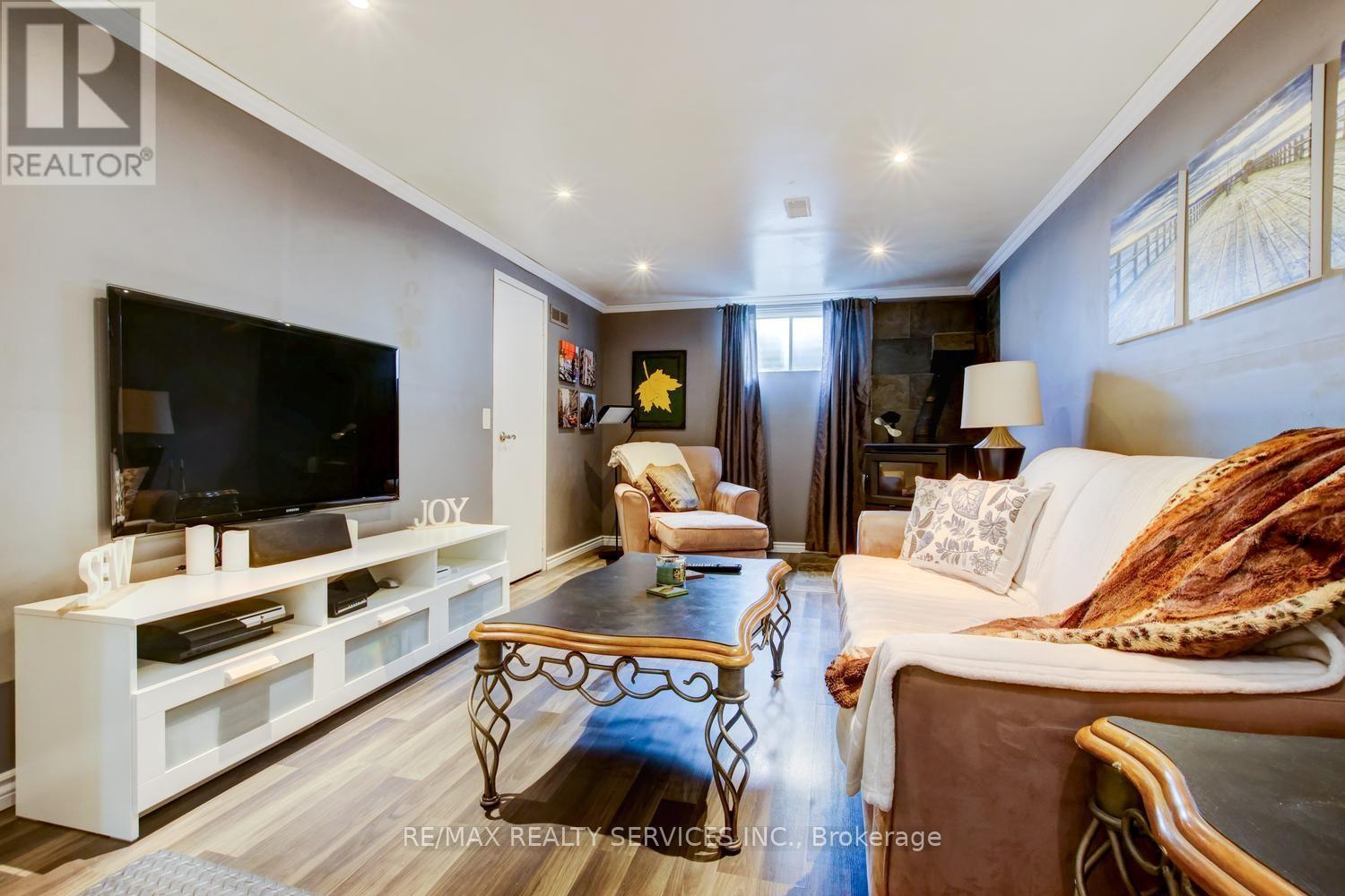 16 Cavalier Court Property Photo 35