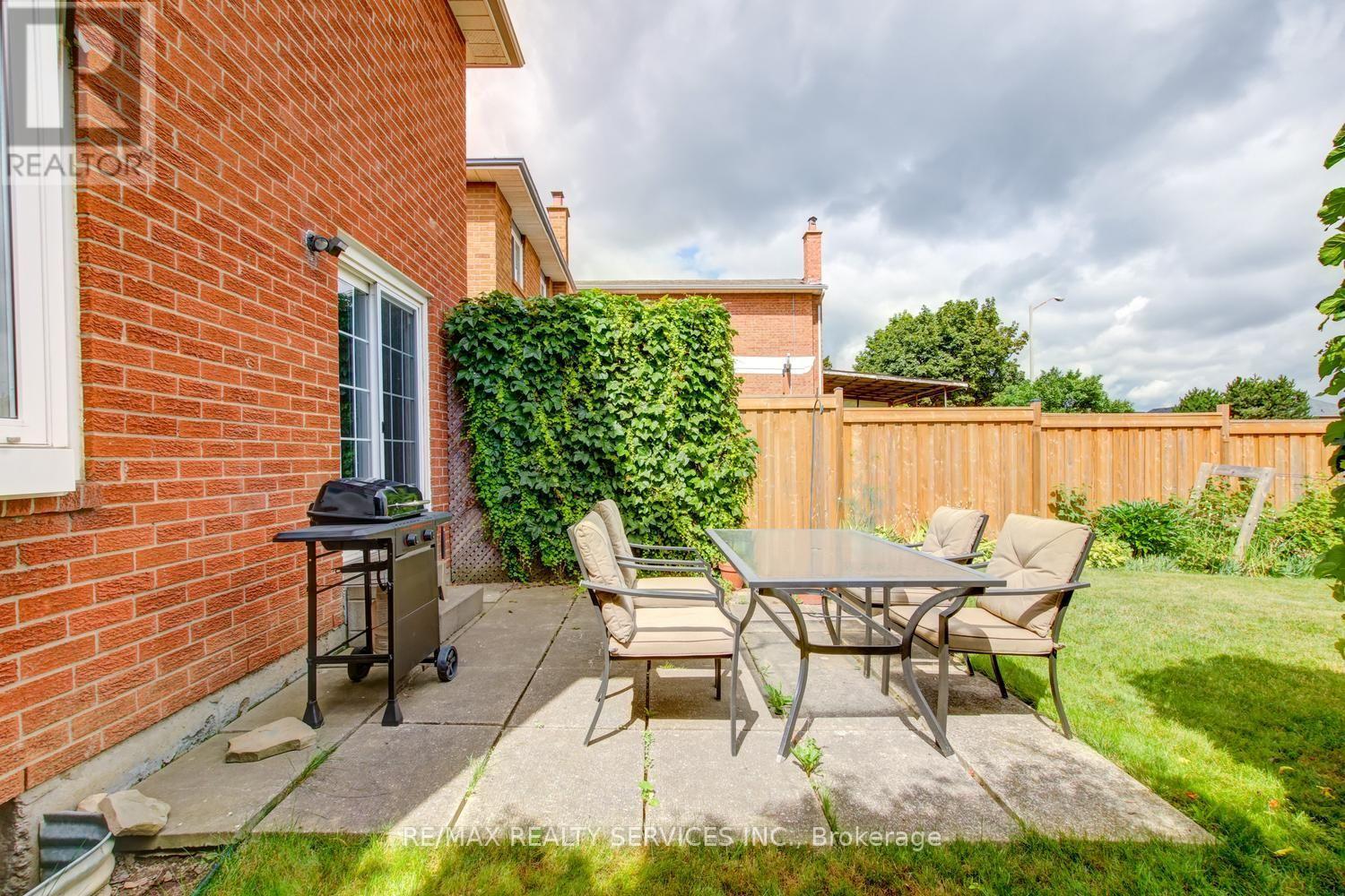 16 Cavalier Court Property Photo 39