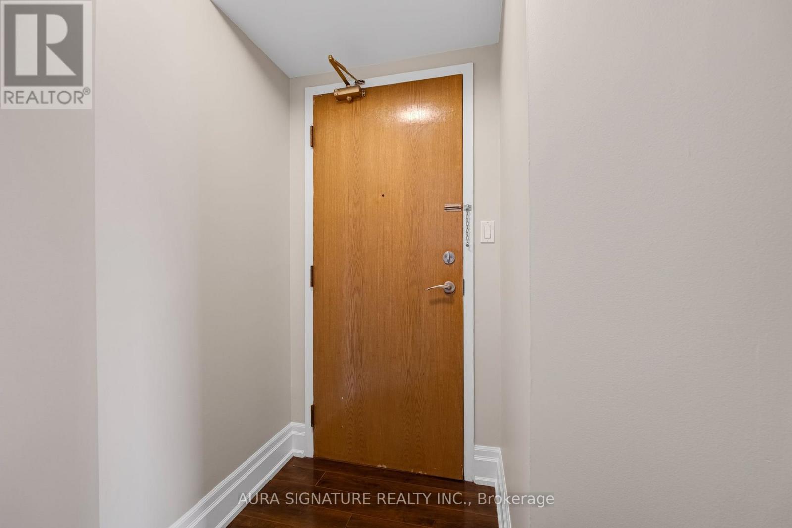 1010 - 3 Hickory Tree Road Property Photo 4