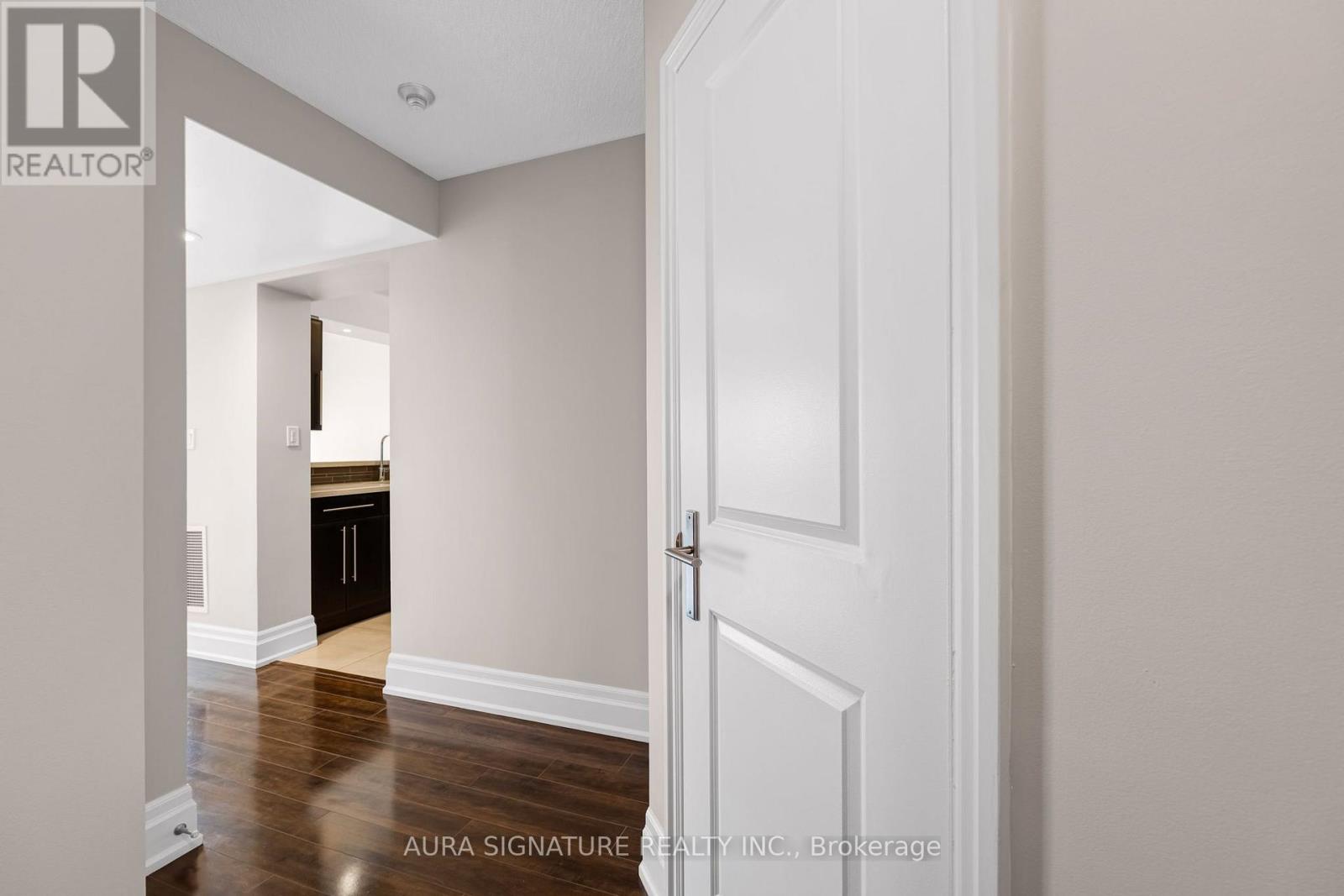 1010 - 3 Hickory Tree Road Property Photo 6