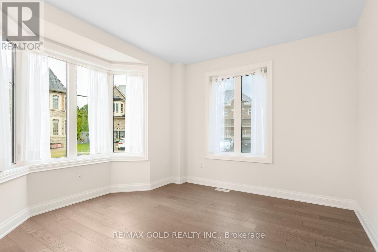15 Farringdon Crescent Property Photo 8