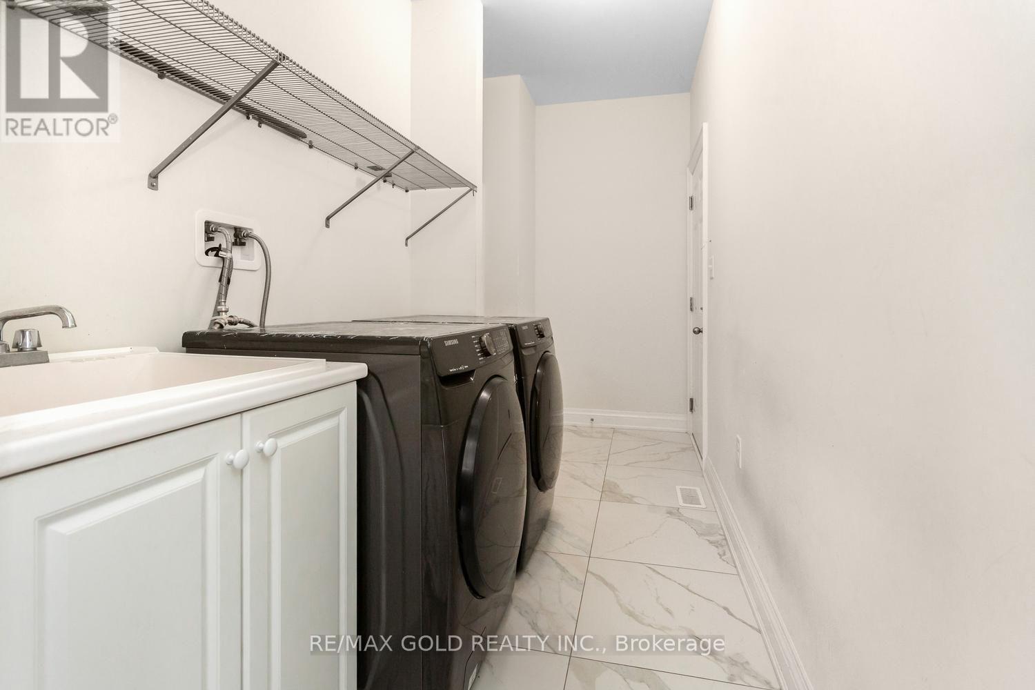 15 Farringdon Crescent Property Photo 16