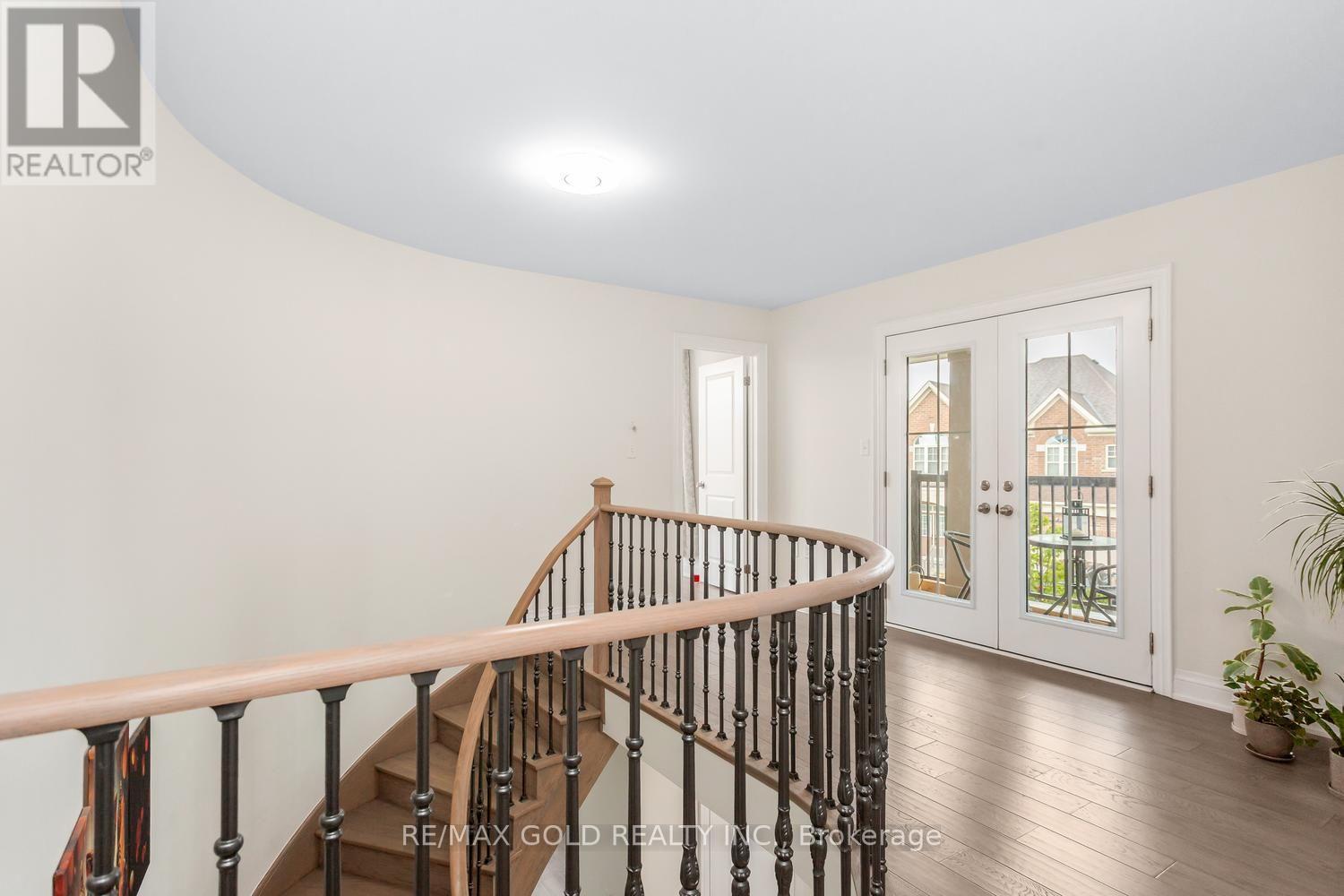 15 Farringdon Crescent Property Photo 28