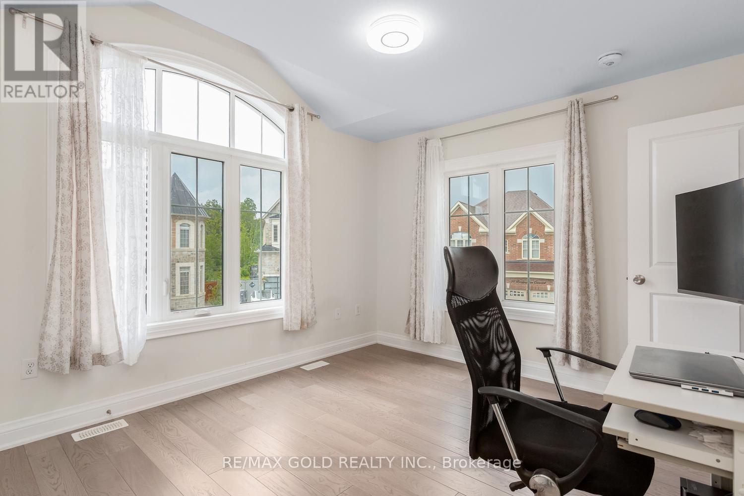 15 Farringdon Crescent Property Photo 29