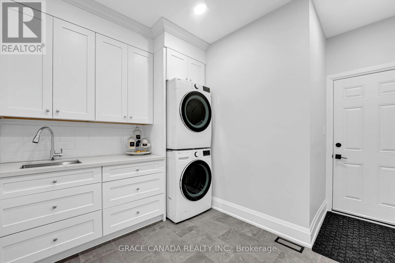 527 Oneida Drive Property Photo 12
