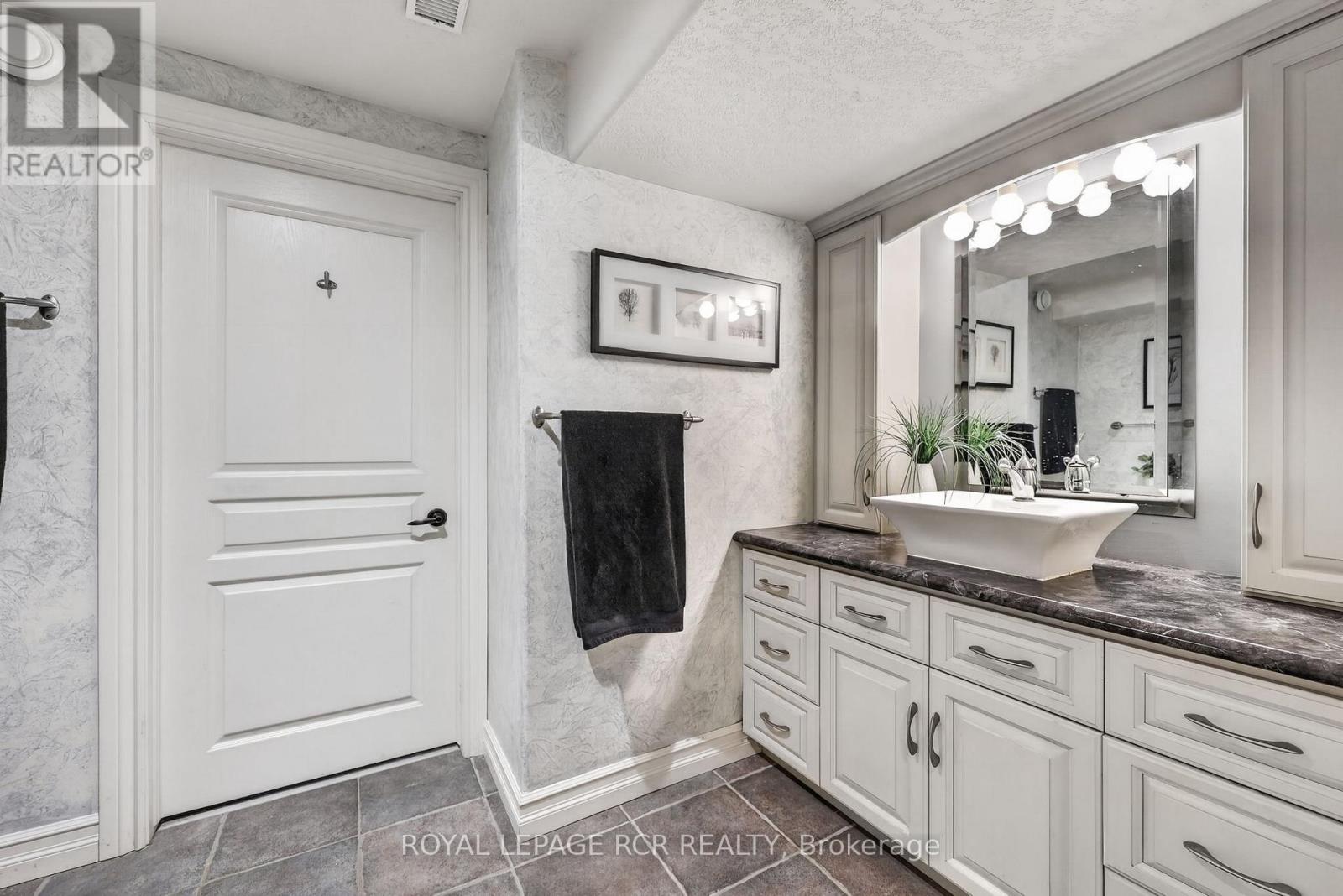 60 Holmes Drive Property Photo 27