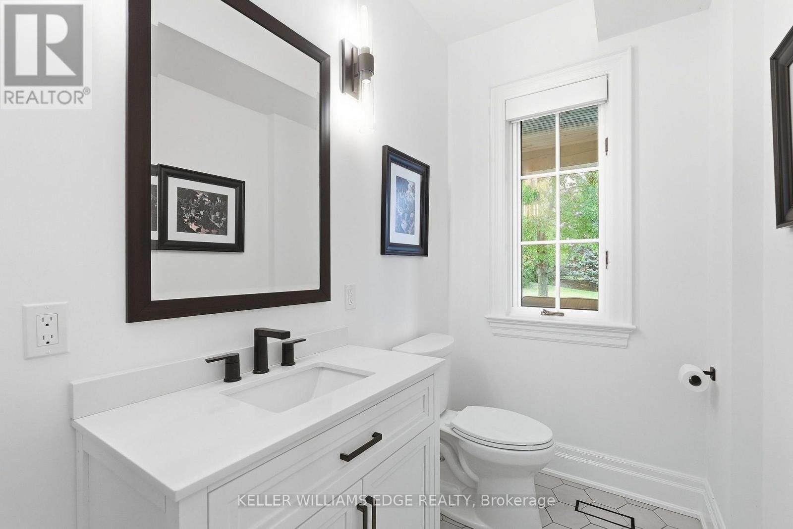 2376 8 Side Road Property Photo 18