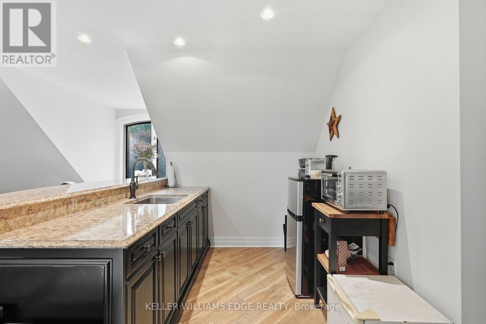 2376 8 Side Road Property Photo 39