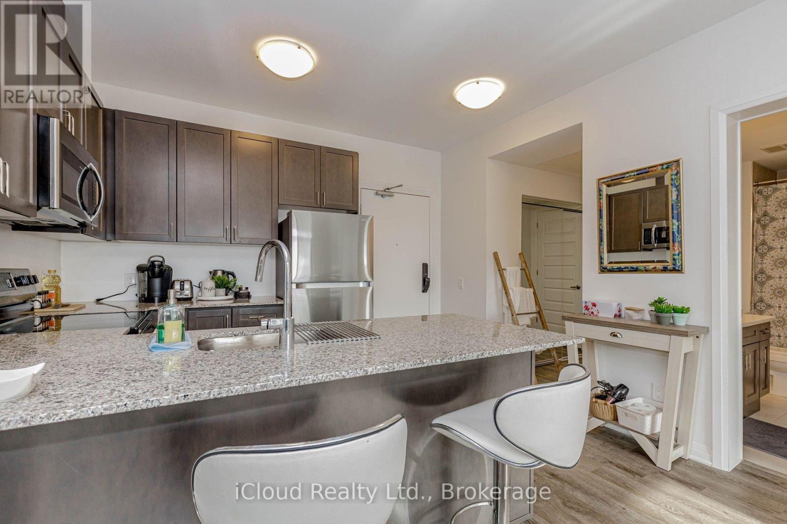 504 - 95 Dundas Street Property Photo 7