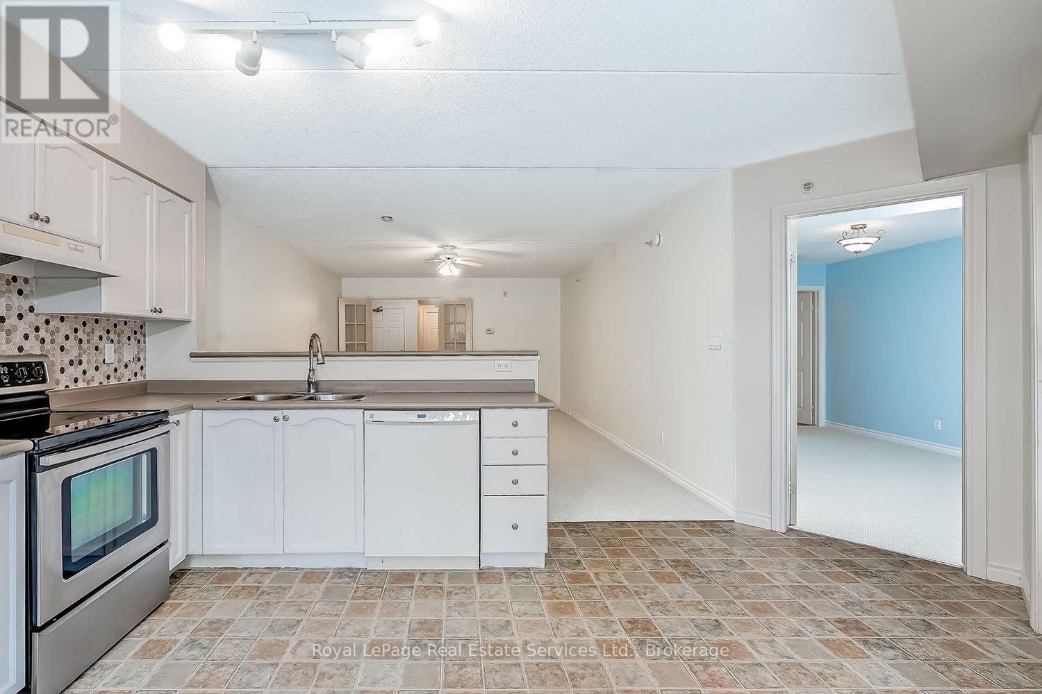 111 - 1460 Bishops Gate Property Photo 3