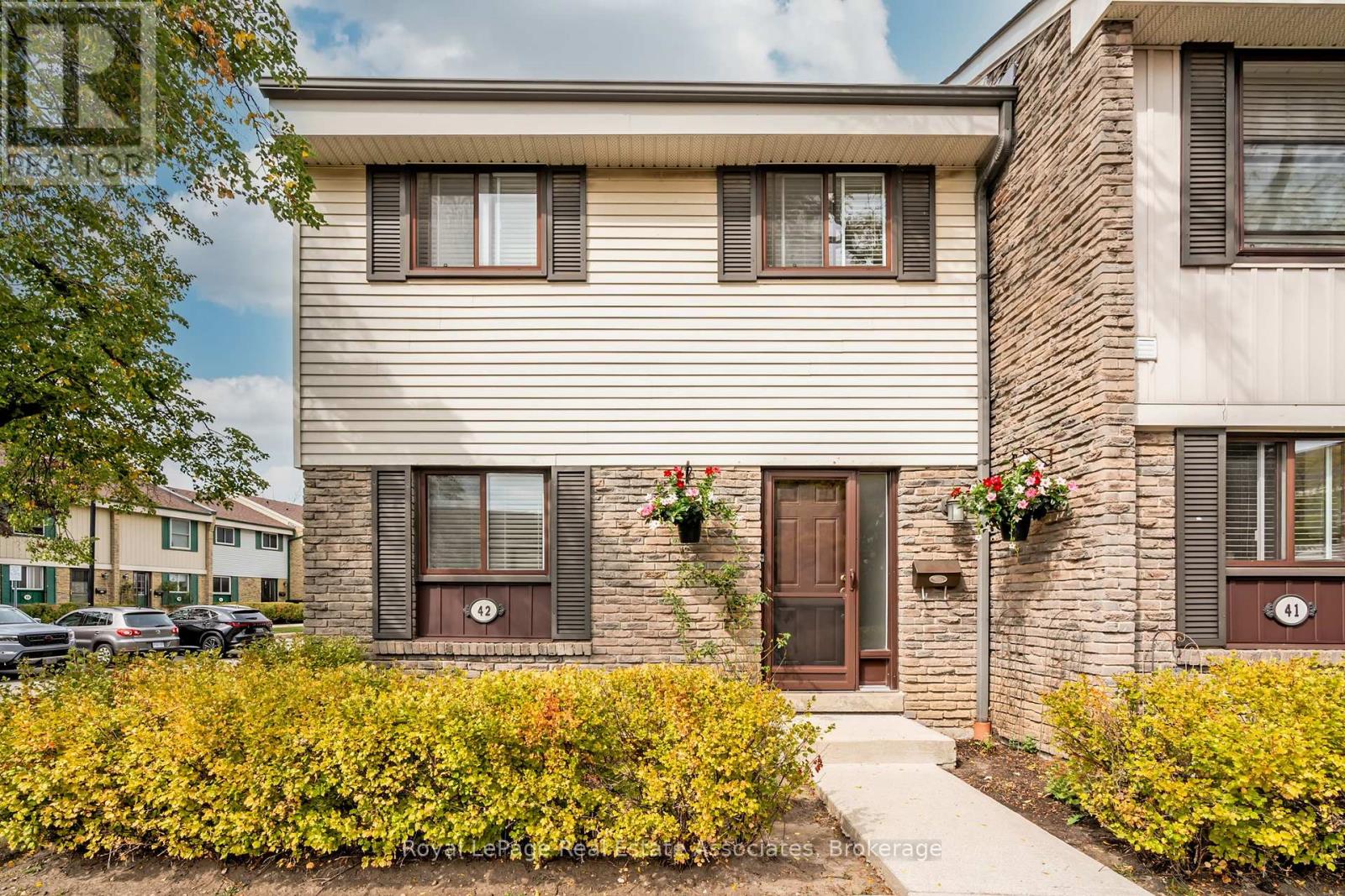 42 - 2779 GANANOQUE DRIVE