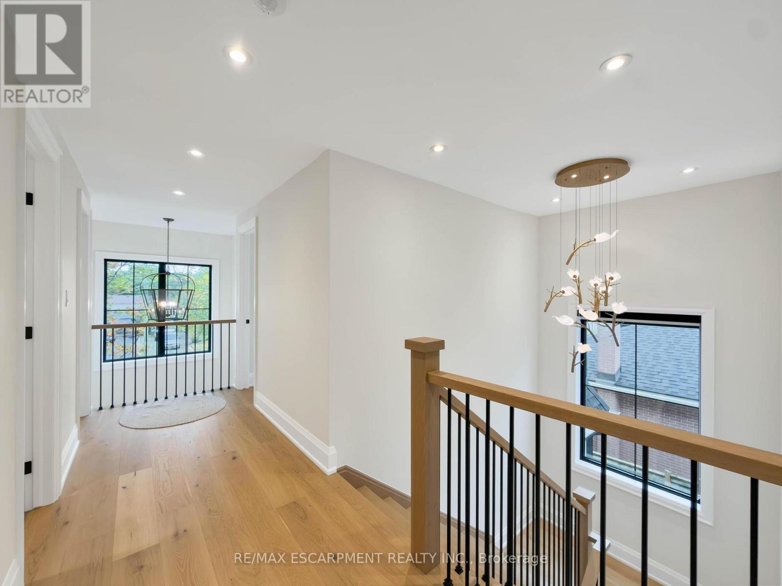 260 Kent Crescent Property Photo 23