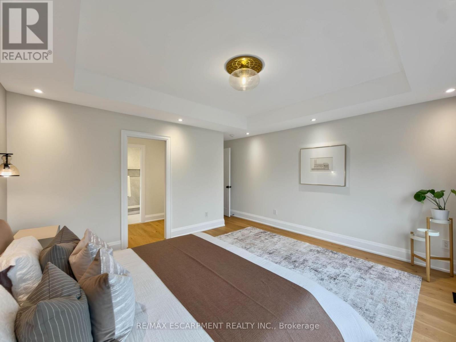 260 Kent Crescent Property Photo 25