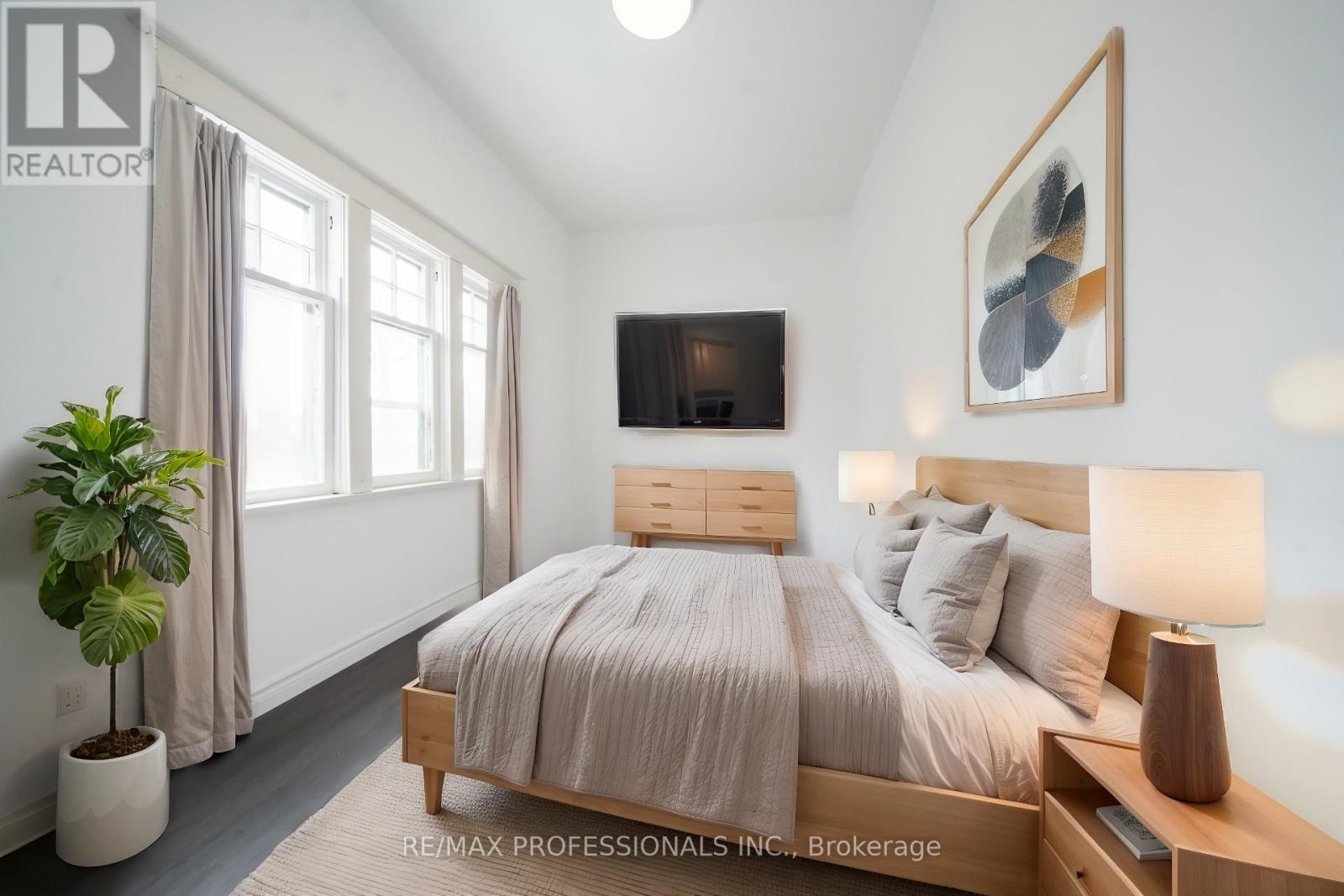 Main - 174 Thirtieth Street Property Photo 2