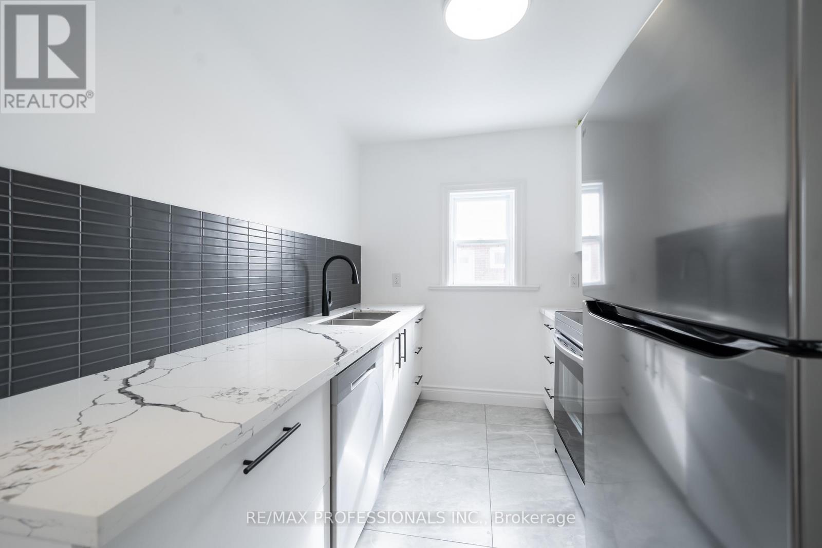 Main - 174 Thirtieth Street Property Photo 8