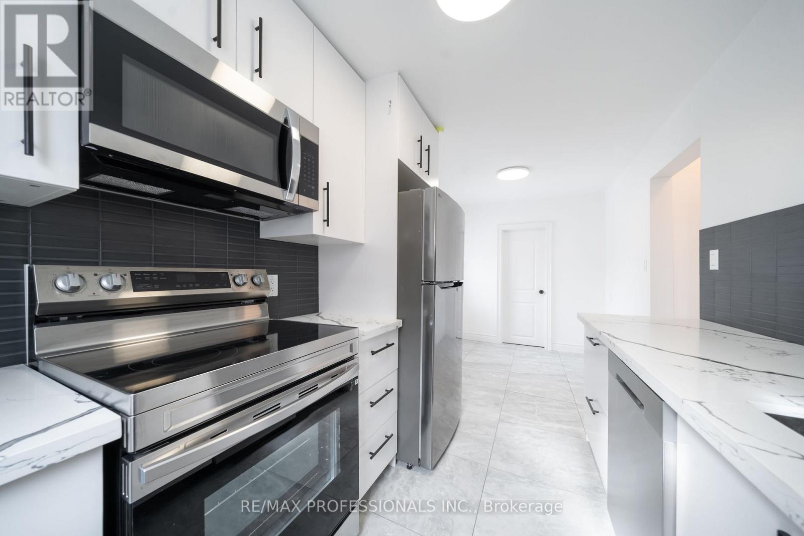 Main - 174 Thirtieth Street Property Photo 9