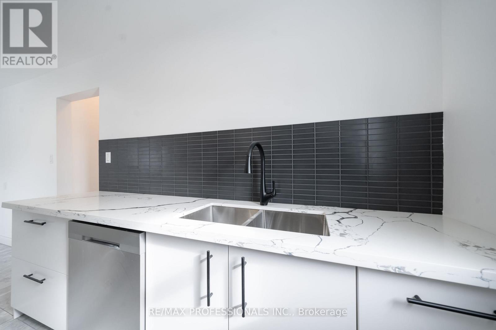 Main - 174 Thirtieth Street Property Photo 10
