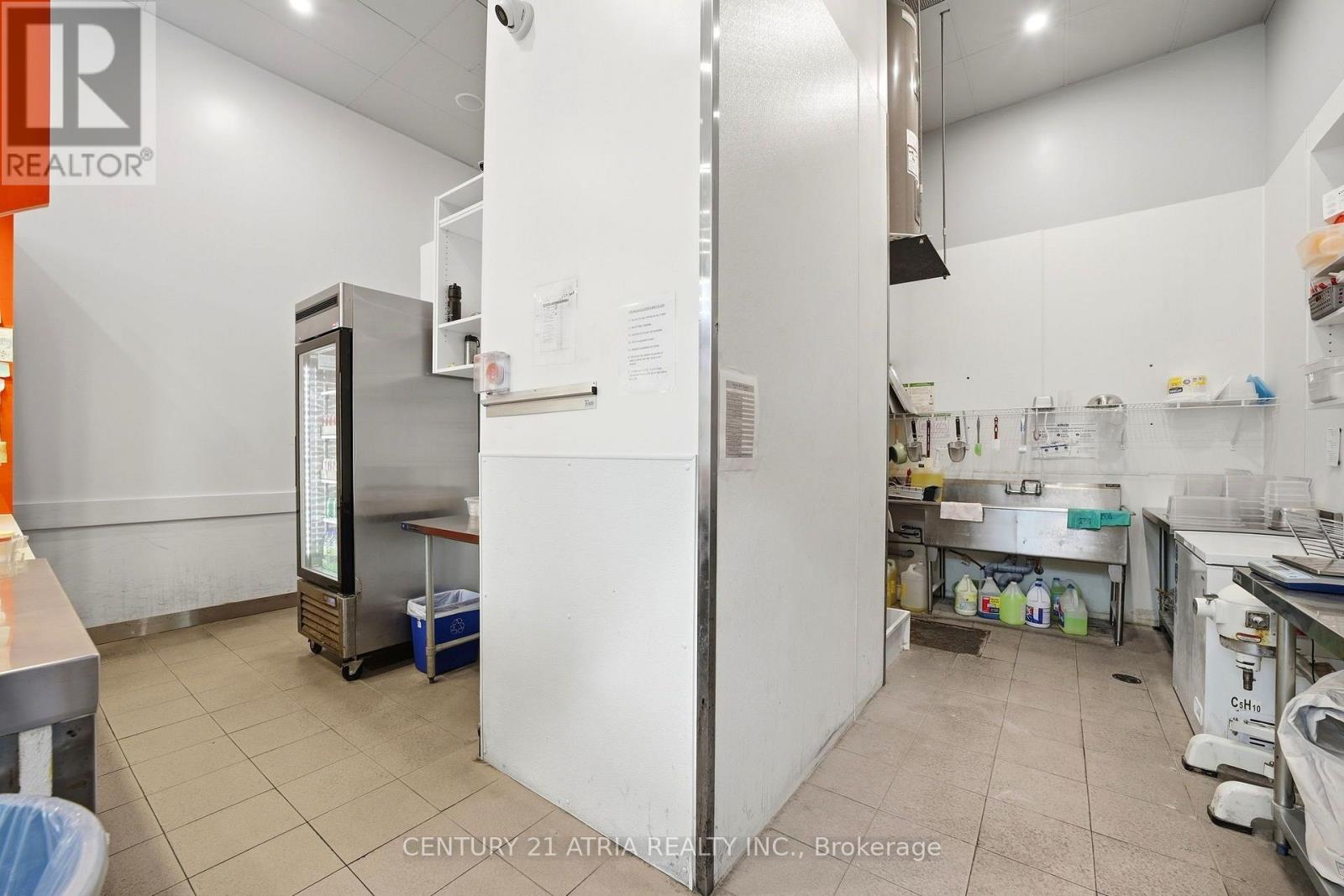 J104 - 90 Weston Road Property Photo 13
