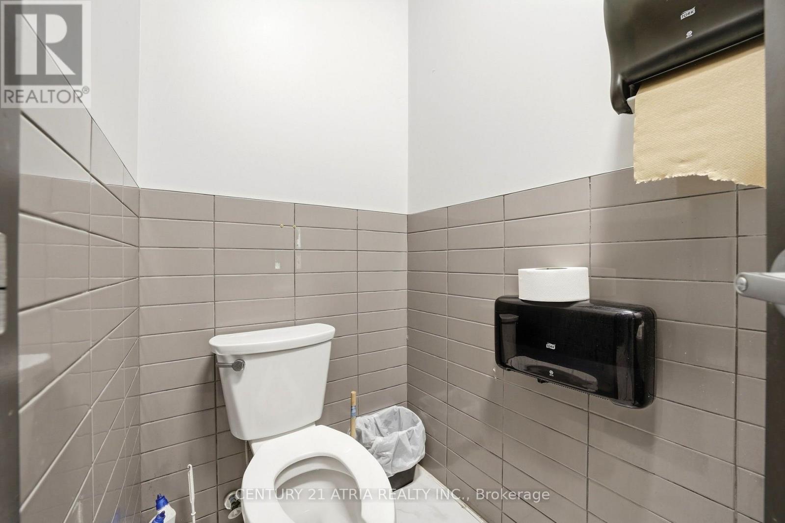 J104 - 90 Weston Road Property Photo 14