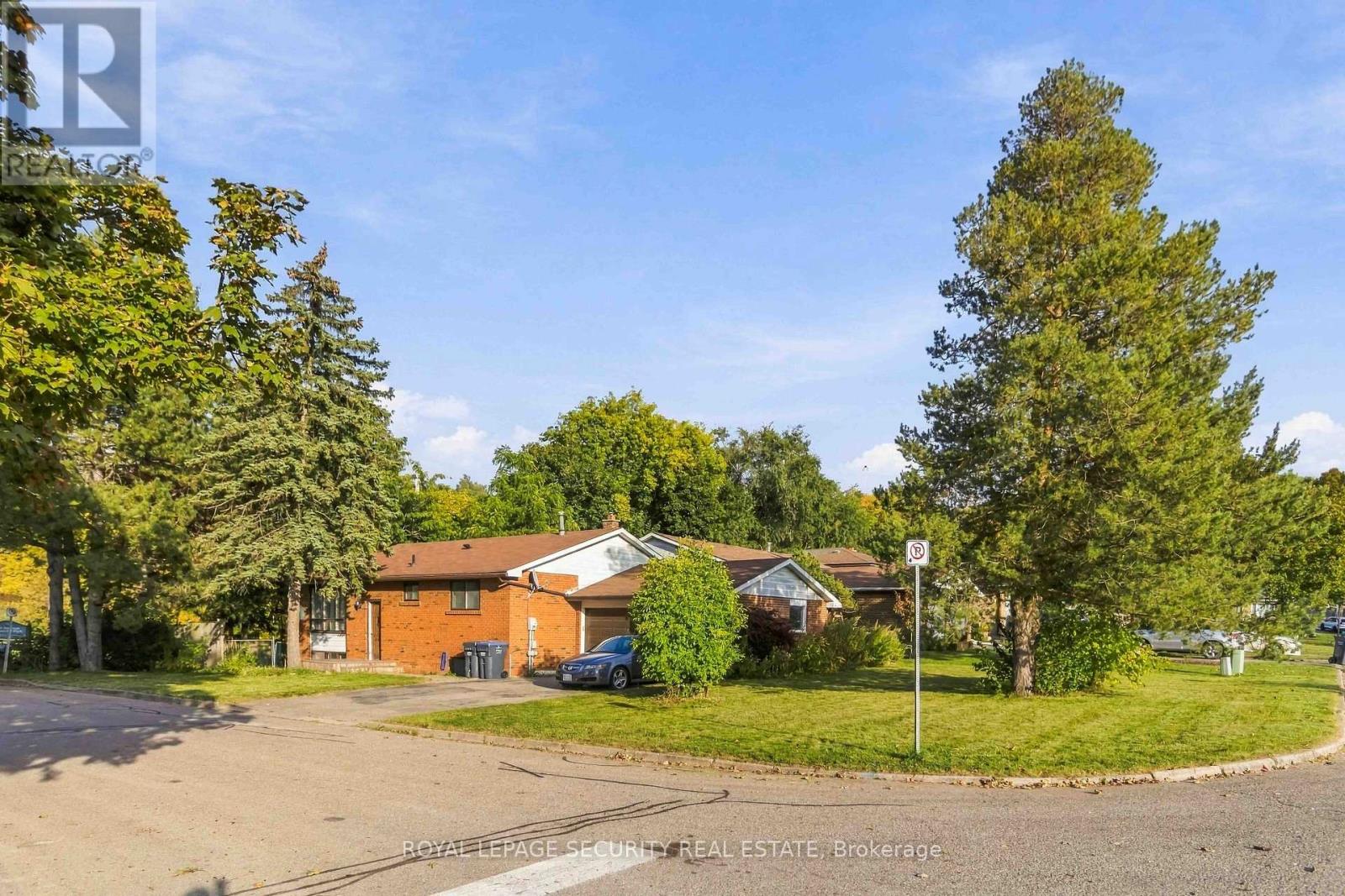 93 Connaught Crescent Property Photo 1