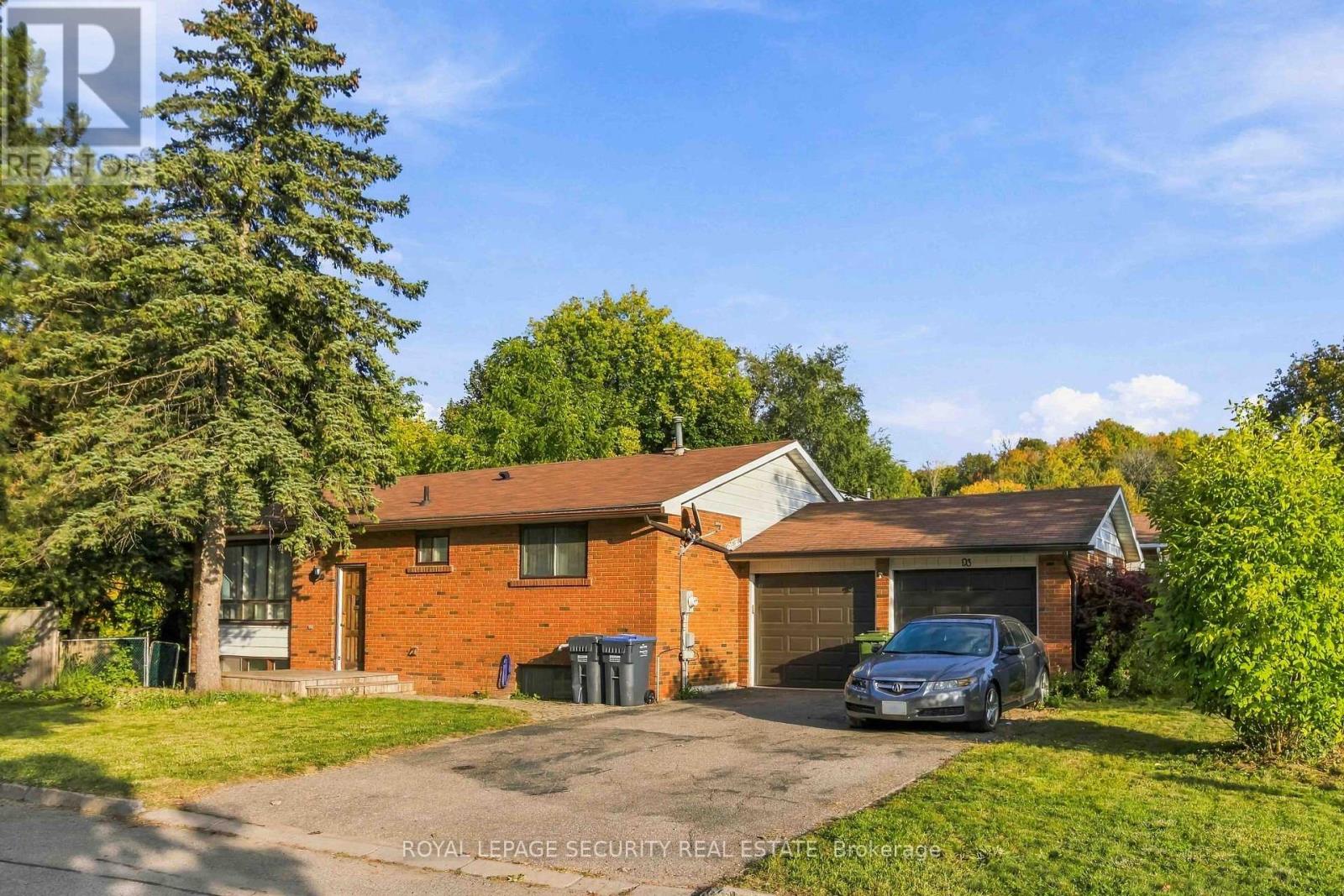 93 Connaught Crescent Property Photo 2