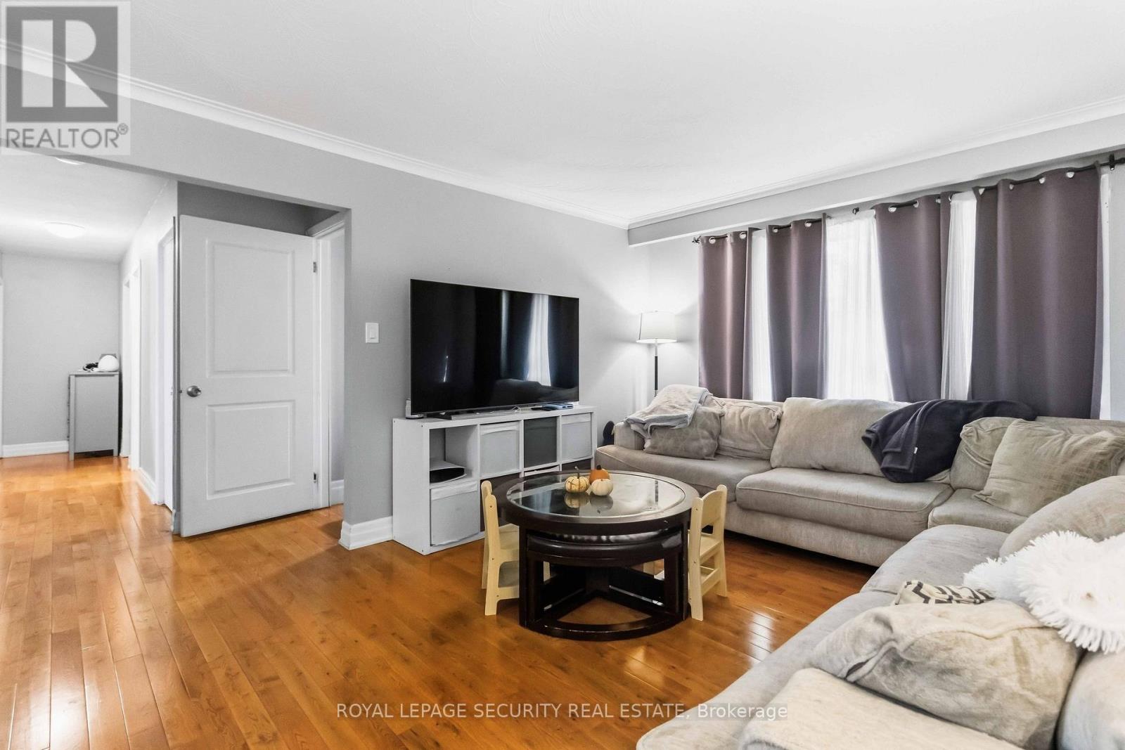 93 Connaught Crescent Property Photo 4