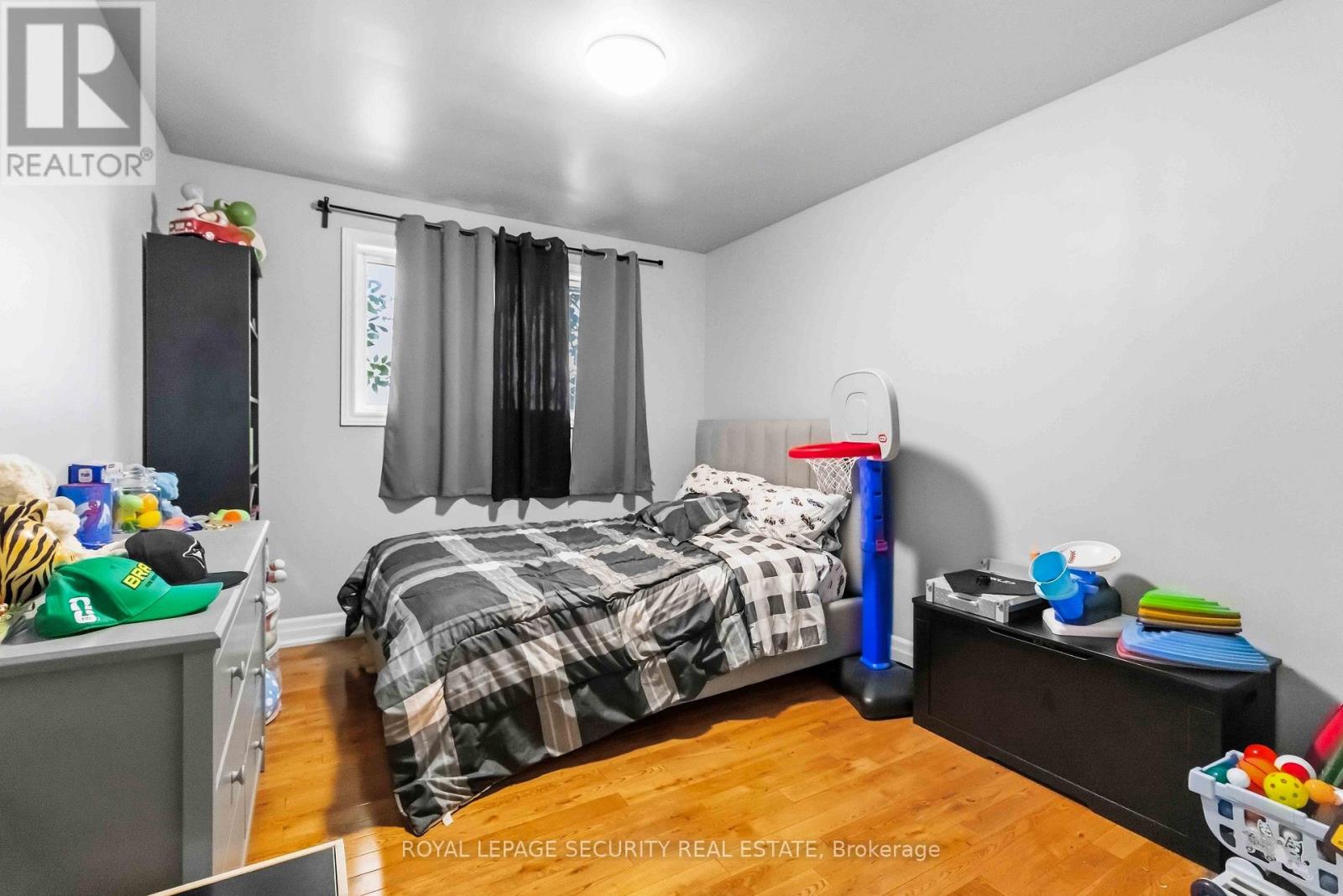 93 Connaught Crescent Property Photo 8