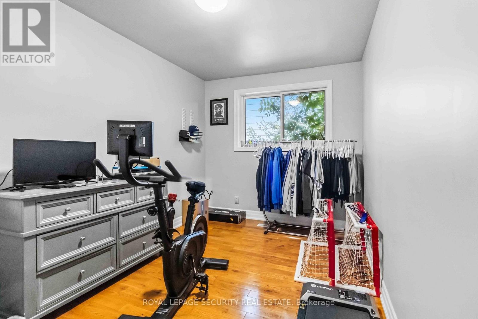 93 Connaught Crescent Property Photo 10
