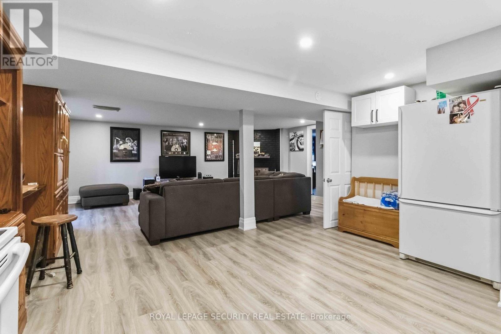 93 Connaught Crescent Property Photo 12