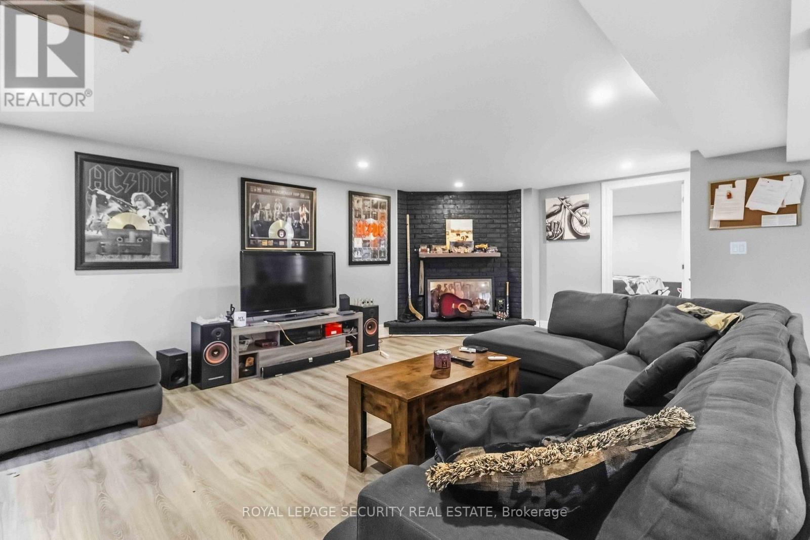 93 Connaught Crescent Property Photo 14