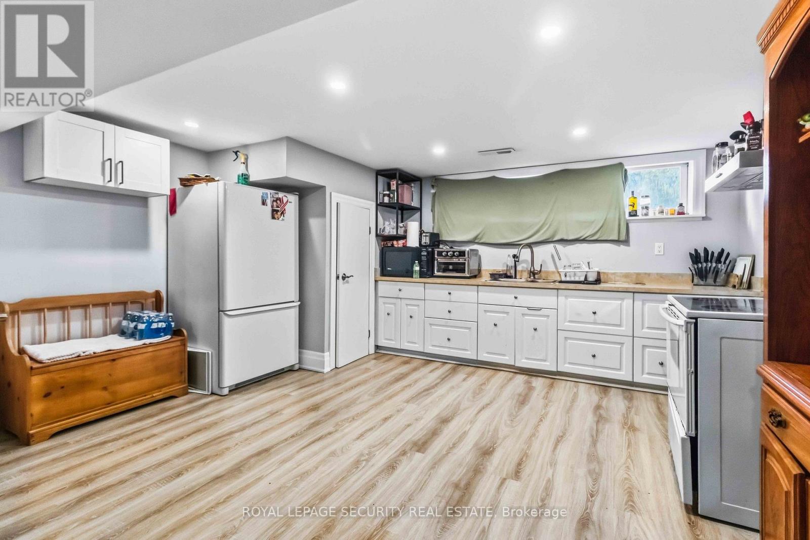 93 Connaught Crescent Property Photo 15