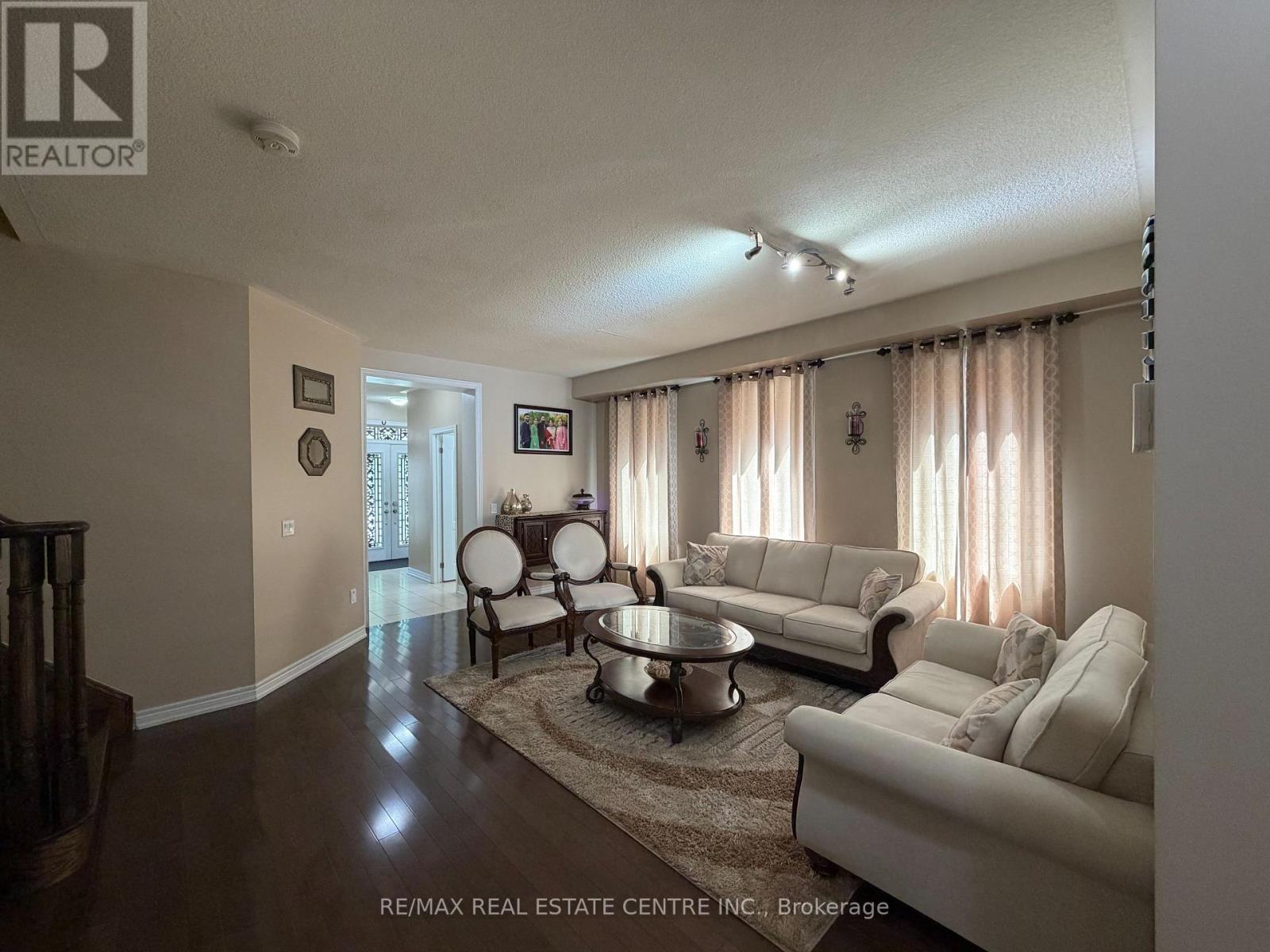 14 Twistleton Street Property Photo 8