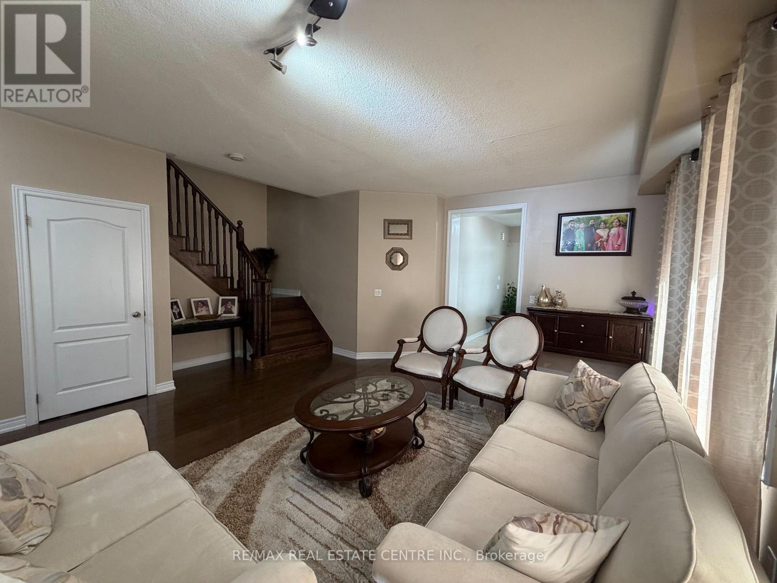 14 Twistleton Street Property Photo 9