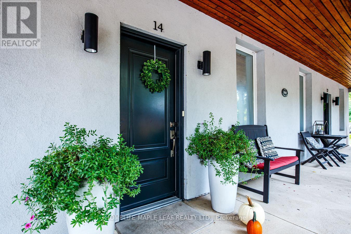 12 Adamson Street N Property Photo 5