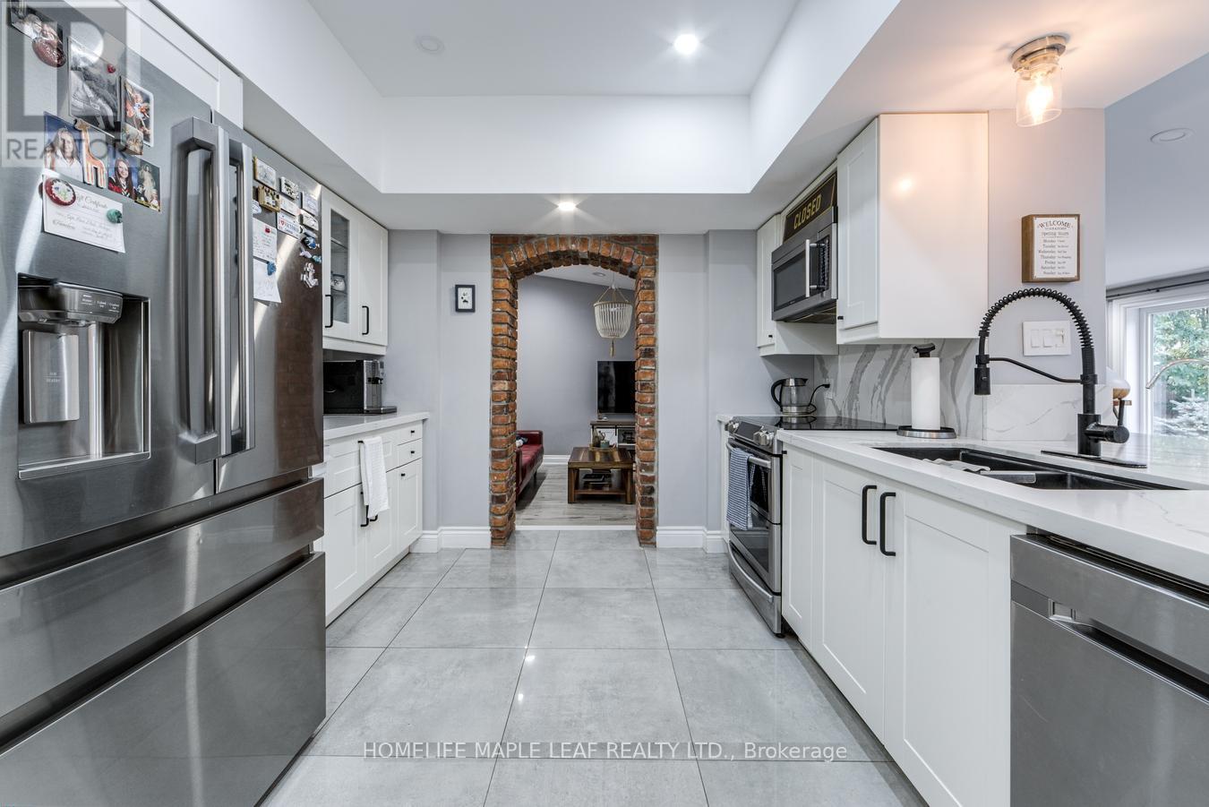12 Adamson Street N Property Photo 10