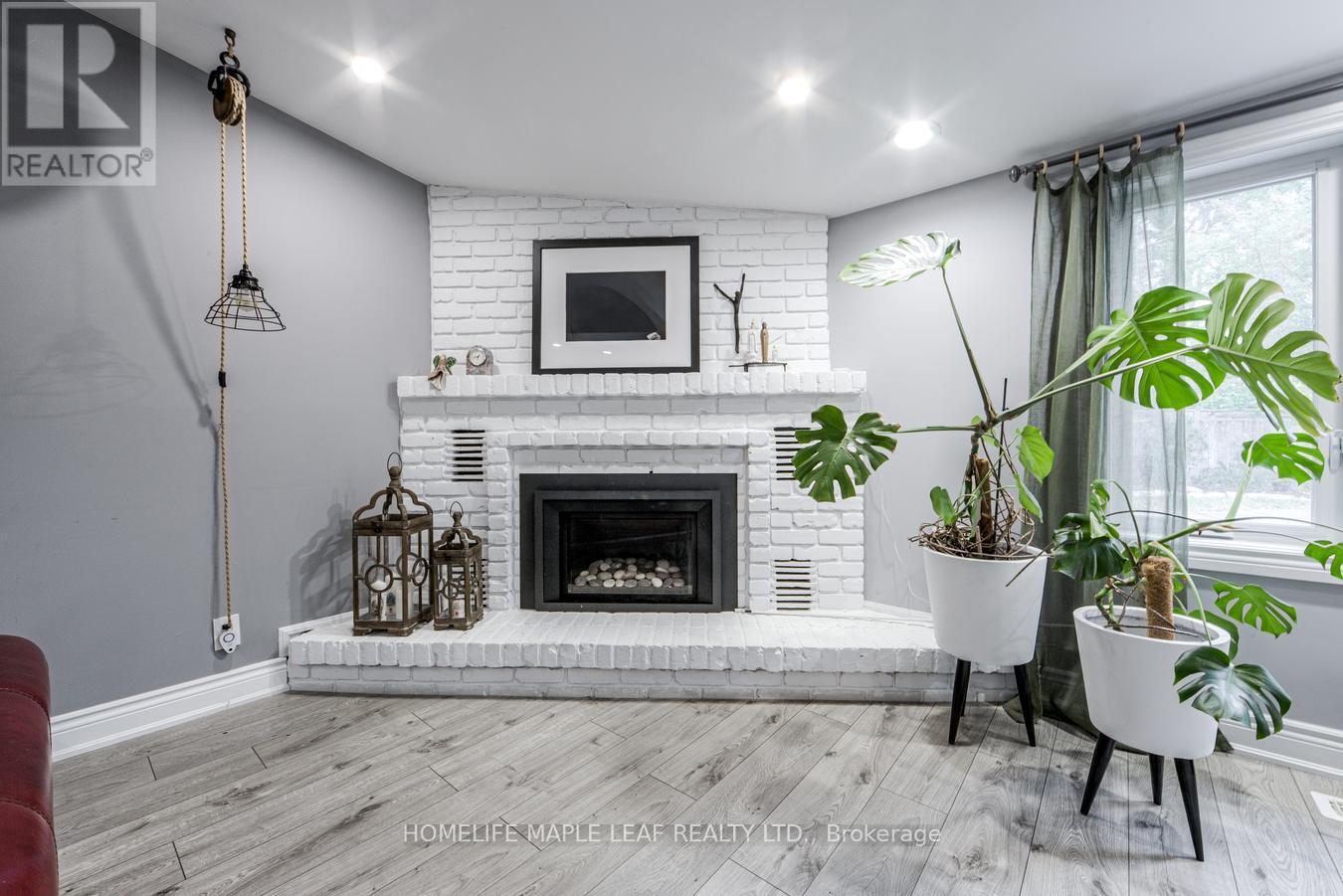 12 Adamson Street N Property Photo 17