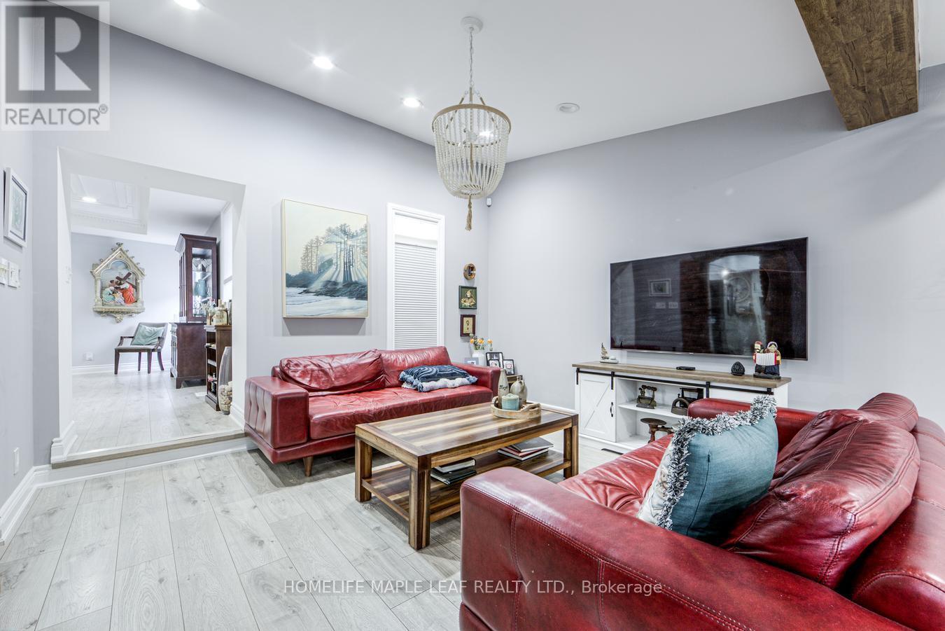 12 Adamson Street N Property Photo 18